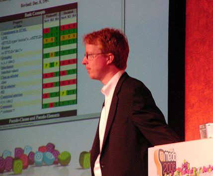 Eric Meyer presenting the keynote at @media 2006.